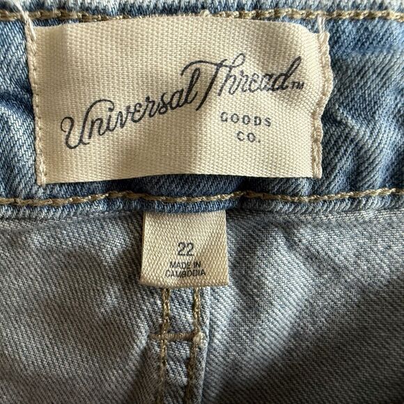 Universal Thread NWT Hi-Rise Cut-offs Size 22 Distressed Denim Comfort Stretch - Picture 11 of 13